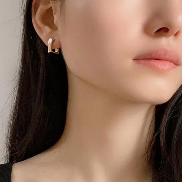 Clip On Earrings Gold Or Silver - Picture 1 of 6